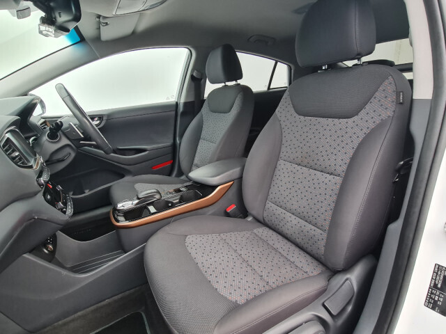 Image for 2019 Hyundai Ioniq EV AUTOMATIC MODEL // REVERSE CAMERA // SAT NAV // BLUETOOTH // FINANCE THIS CAR FROM ONLY €78 PER WEEK