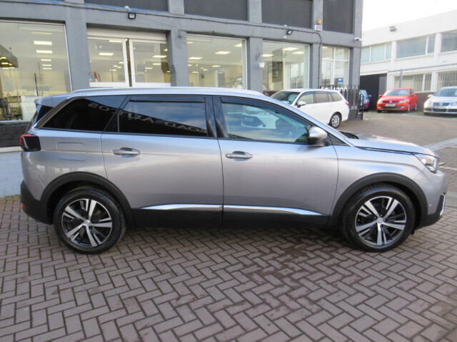 Image for 2018 Peugeot 5008 ALLURE 1.6 BLUE HDI 120 AUTOMATIC 7 SEATER // IMMACULATE CONDITION INSIDE AND OUT // ALLOYS // BLUETOOTH WITH MEDIA PLAYER // AIR-CON // CRUISE CONTROL // MFSW // NAAS ROAD AUTOS EST 1991 // SIMI 