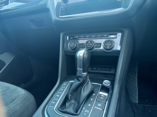 Image for 2019 Volkswagen Tiguan Allspace 2.0 TDI R-LINE AUTOMATIC // FULL PANORAMIC RUN SOOF // DIGITAL CLUSTER // HALF ALCANTARA // FINANCE THIS CAR FROM ONLY €146 PER WEEK