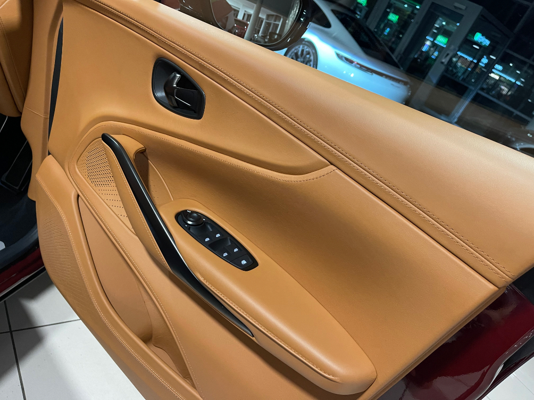 2021 Aston Martin DBX