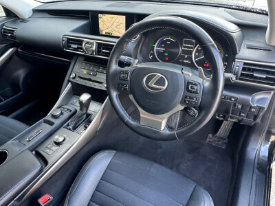 2019 Lexus IS 300h