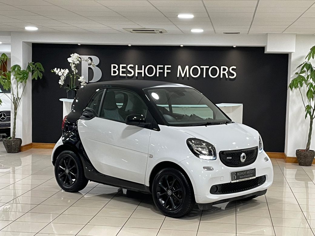 Image for 2016 Smart Fortwo 1.0 Passion 71BHP. LOW MILEAGE//HUGE SPEC. FULL SERVICE HISTORY.162 D REG.€180 ANNUAL ROAD TAX//TAILORED FINANCE PACKAGES AVAILABLE. TRADE IN'S WELCOME