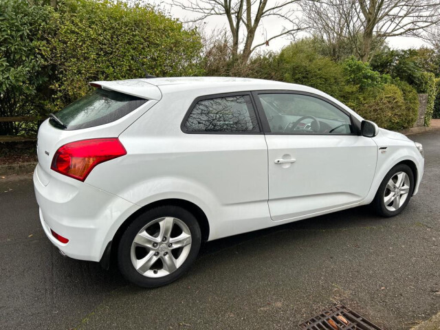 Image for 2012 Kia pro_ceed Sport Proceed 1.6 Diesel Air con, Bluetooth, cruise control, Centre armrest, climate control, privacy glass 