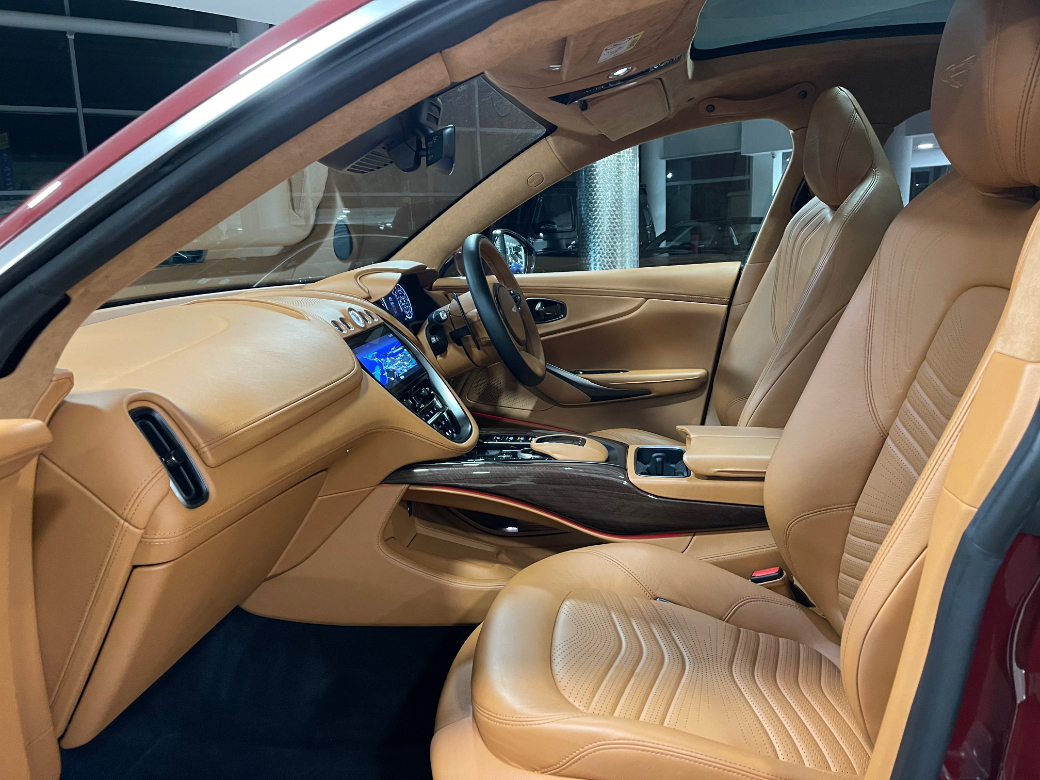 2021 Aston Martin DBX