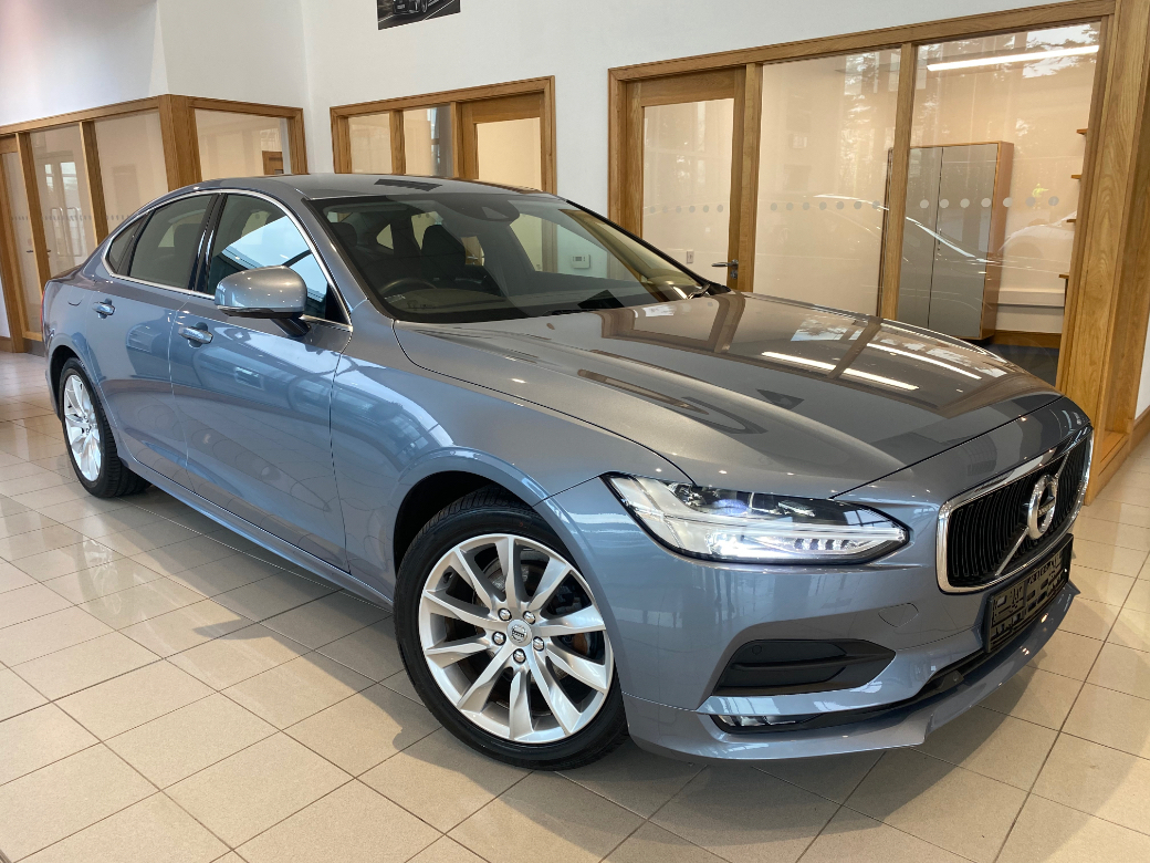 Image for 2020 Volvo S90 D4 MOMENTUM PLUS *FULL LEATHER / HEATED SEATS / AUTO DIMMING LIGHTS*