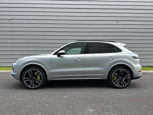 Image for 2021 Porsche Cayenne 3.0 V6 E-Hybrid Platinum Edition