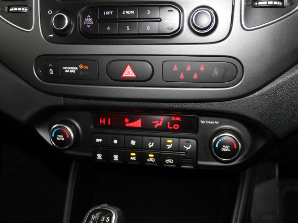 2015 Kia Carens