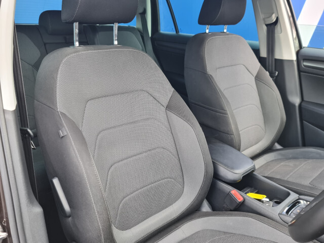 Image for 2019 Skoda Kodiaq 2.0 TDI AMBITION 4X4 AUTOMATIC 150BHP // SKODA MAIN DEALER SERVICE HISTORY // PARKING SENSORS // BLUETOOTH // CRUISE CONTROL // FINANCE THIS CAR FROM ONLY € PER WEEK