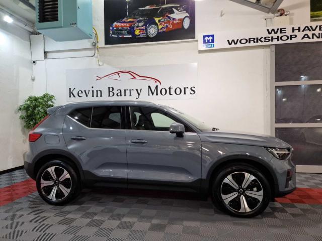 Image for 2022 Volvo XC40 T4 PHEV CORE BRIGHT RECHARGE AUTOMATIC **APPLE CARPLAY & ANDROID AUTO / CRUISE CONTROL / ELECTRIC BOOTLID / HEATED FRONT & REAR SEATS / HEATED STEERING WHEEL / SAT NAV / WIRELESS PHONE CHARGING**