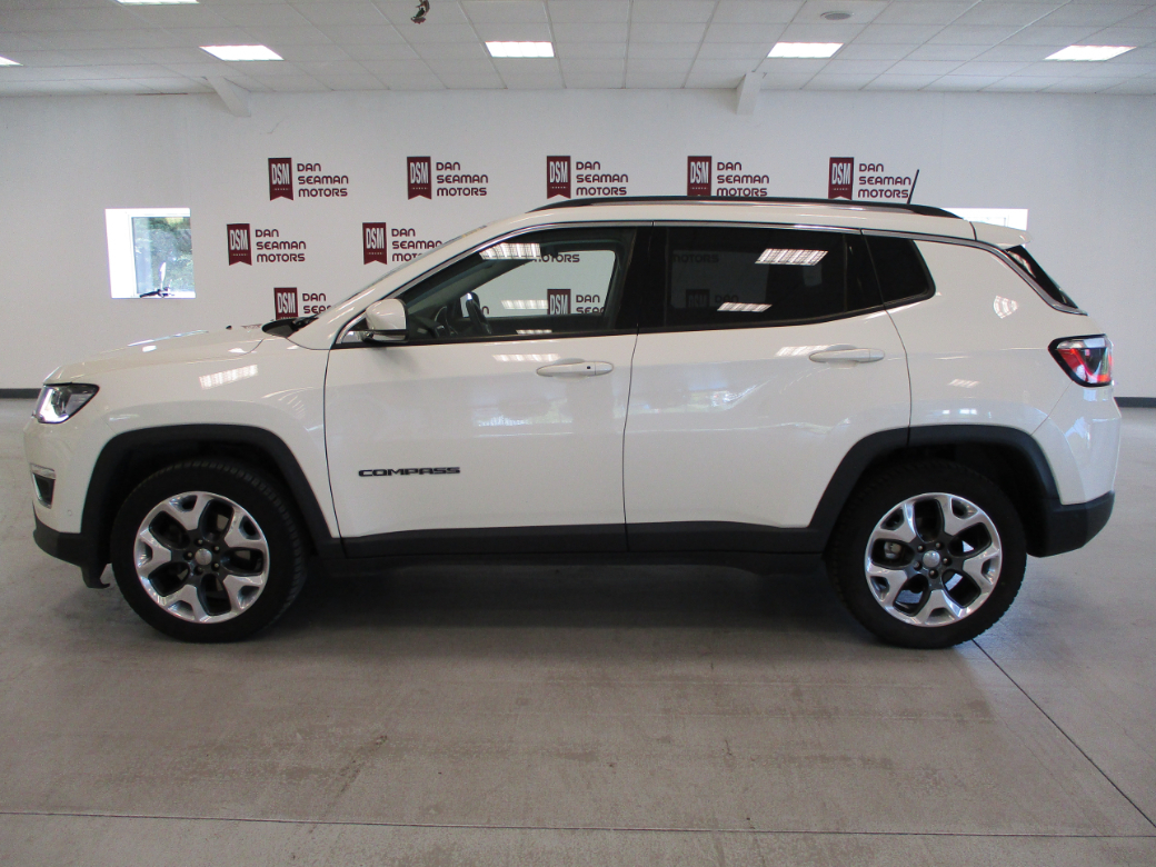 Image for 2020 Jeep Compass 1.6mjet 120HP Limited 5DR-LEATHER-Dr. Dre BEATS STEREO SYSTEM-SAT NAV-APPLE CAR PLAY-HEATED SEATS-LOW KM'S