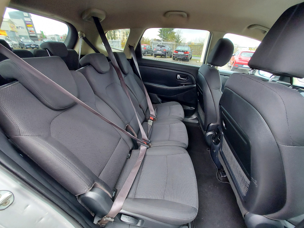 2015 Kia Carens