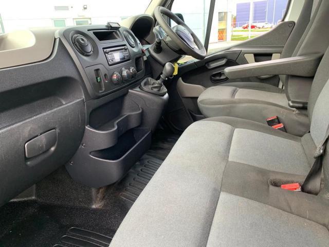 Image for 2016 Renault Master LL35 BUSINESS TWIN WHEEL TIPPER, Double Cab With rear cab tool Box Storage Bluetooth, Cd Player, Electric Windows, Remote Control, Six Speed Transmission