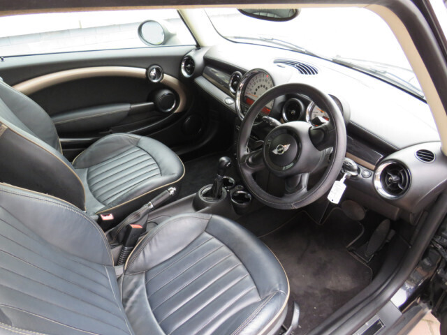 Image for 2014 Mini Clubman 1.6 AUTO CLUBMAN BOND STREET EDITION // IMMACULATE CONDITION INSIDE AND OUT // FULL BLACK PIPED LEATHER // ONE OFF CAR WELL WORTH VIEWING // AA APPROVED // CALL 01 4564074 // SIMI DEALER 2023 