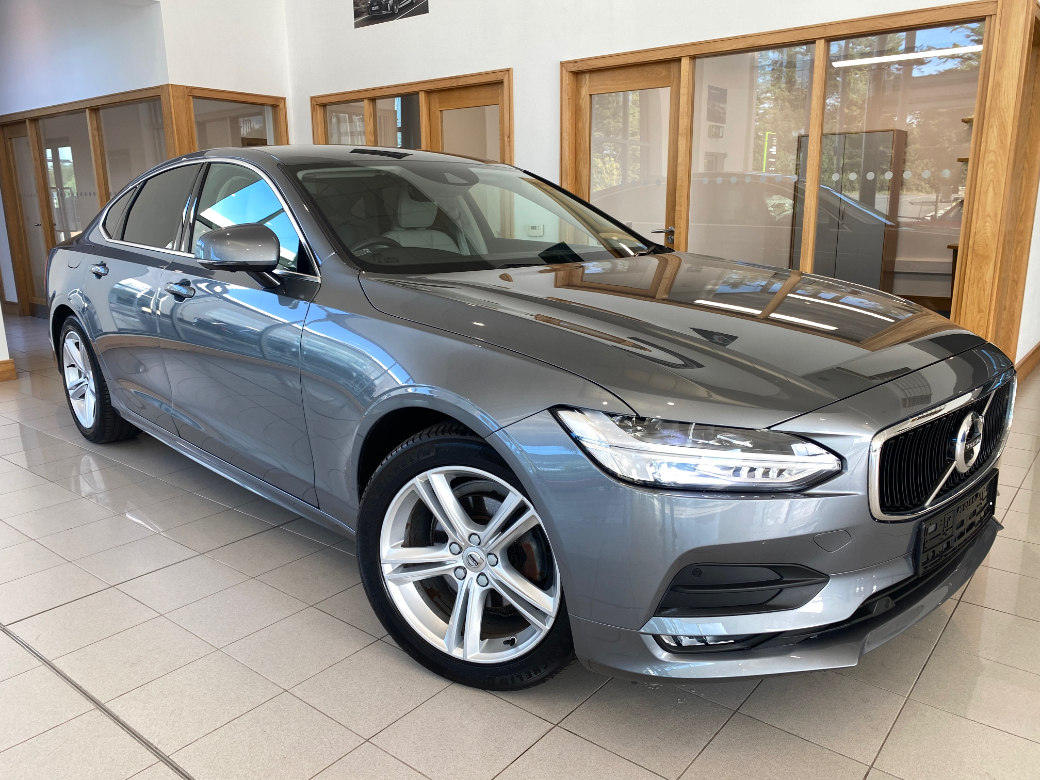 Image for 2020 Volvo S90 Momentum Plus D4 *360 DEGREE CAMERAS / HEATED SEATS / AUTO DIMMING LIGHTS* 