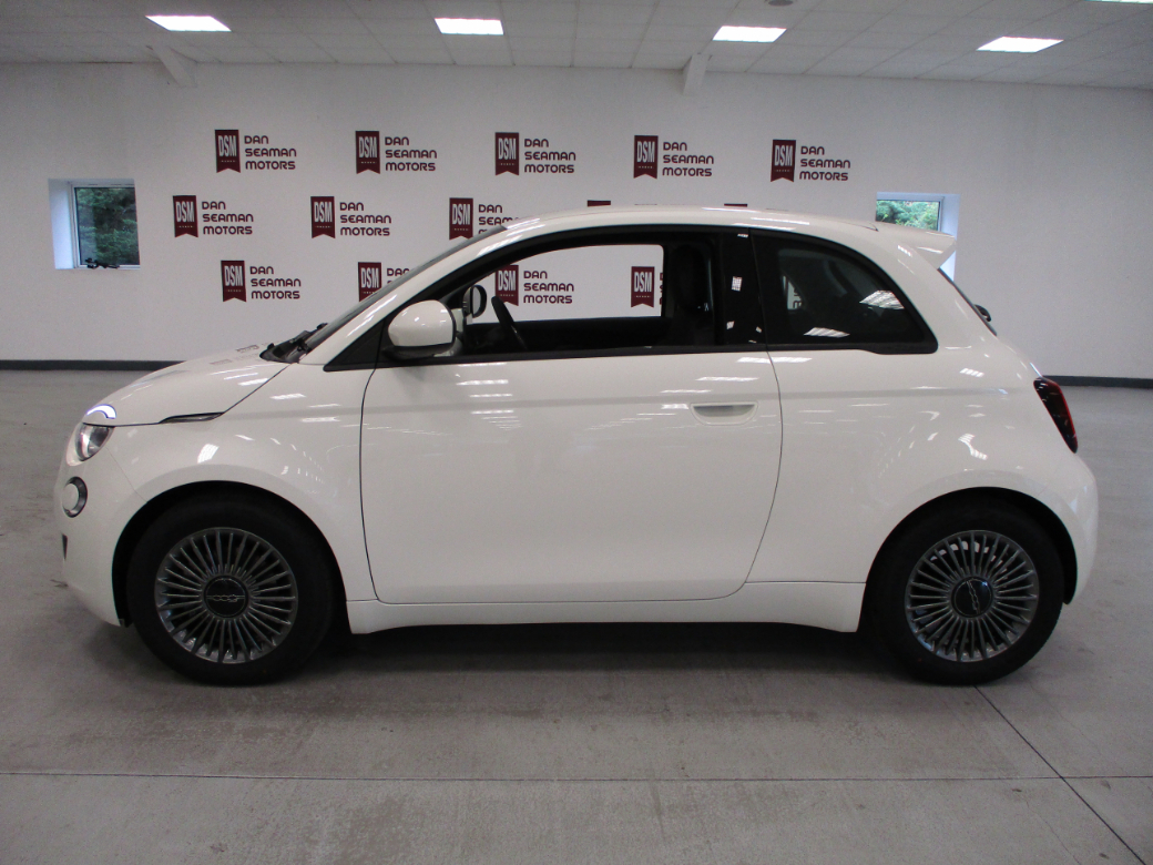 Image for 2023 Fiat 500e ICON 42KW 118 BHP-APPLE CAR PLAY-SAT NAV-ALLOYS-CRUISE-BLUETOOTH-A/C