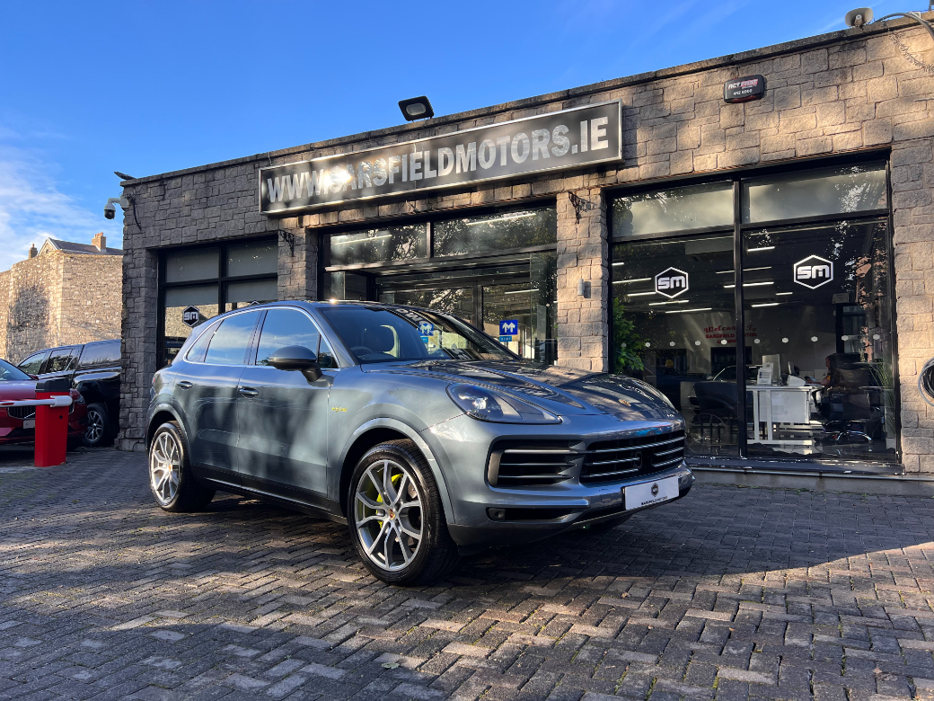 Image for 2019 Porsche Cayenne 3.0 V6 E HYBRID NEW MODEL. OVER 20 K WORTH OF EXTRAS. LOW MILEAGE.192D PLATE. FULL PORSCHE SERVICE HISTORY. FINANCE ARRANGED. WWW. SARSFIELDMOTORS. IE