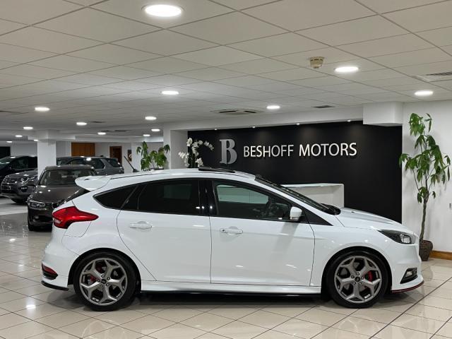 Image for 2017 Ford Focus ST2 MANUAL. LOW MILEAGE//HUGE SPEC. MAXTON DESIGN BODYKIT//FULL SERVICE HISTORY.171 D REG. TAILORED FINANCE PACKAGES AVAILABLE. TRADE IN'S WELCOME