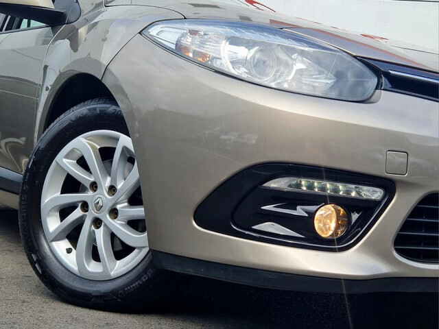 Image for 2015 Renault Fluence 1.5 Diesel Dynamique 90bhp, 6 Speed, Air Con, 16" Alloys, 