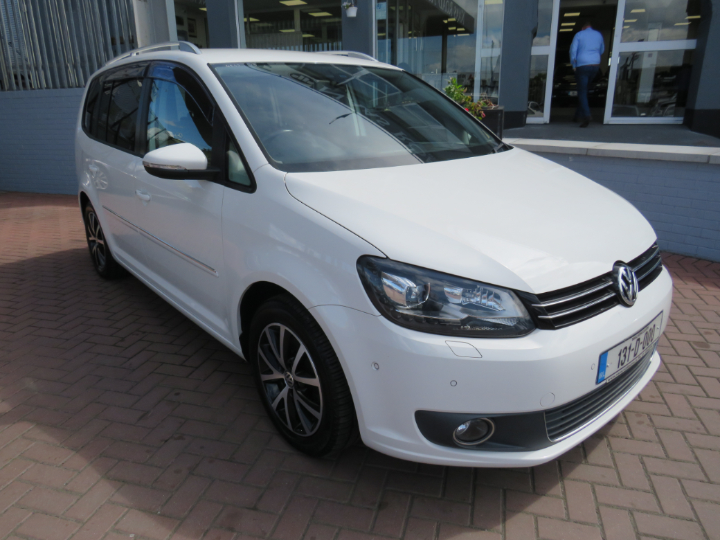 Image for 2013 Volkswagen Touran HIGHLINE 1.4 TSI PETROL AUTOMATIC // 1 OWNER FROM NEW // FULL SERVICE HISTORY // ALLOYS // AIR-CON // BLUETOOTH // CRUISE CONTROL // MFSW // NAAS ROAD AUTOS EST 1991 // CALL 01 4564074 // SIMI DEALER 
