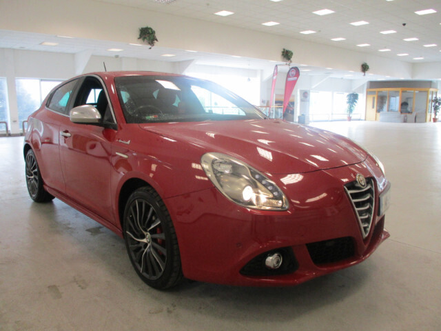 Image for 2014 Alfa Romeo Giulietta 1.4 TB M-air Sportiva 170 BHP-NAV Auto-Alcantara seating-sensors-bluetooth