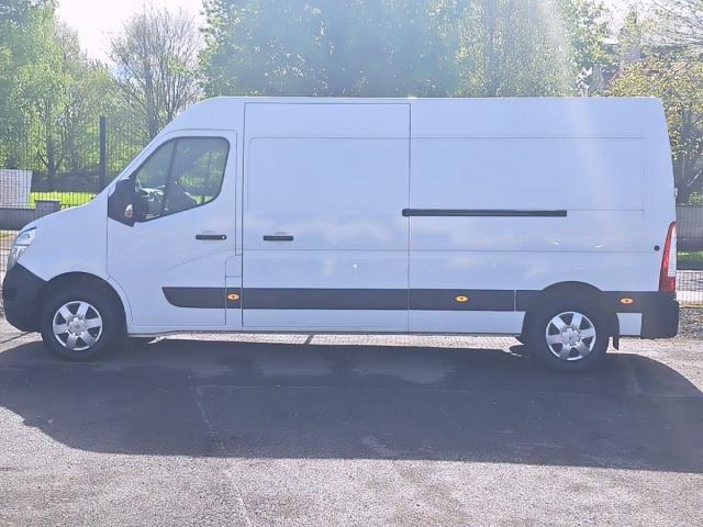 Image for 2019 Nissan NV400 Panel Van 2.3 Diesel with 129, 000 Kms fully Ply Lined with VAT docket, price is plus VAT at 23 %.