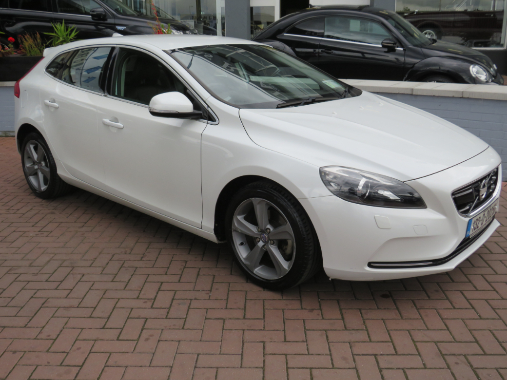 Image for 2013 Volvo V40 1.6 T4 SE LUXURY AUTOMATIC // IMMACULATE CONDITION INSIDE AND OUT // ALLOYS // FULL LEATHER //M BLUETOOTH // AIR-CON // CRUISE CONTROL // MFSW // NAAS ROAD AUTOS EST 1991 // CALL 01 4564074 // SIMI 