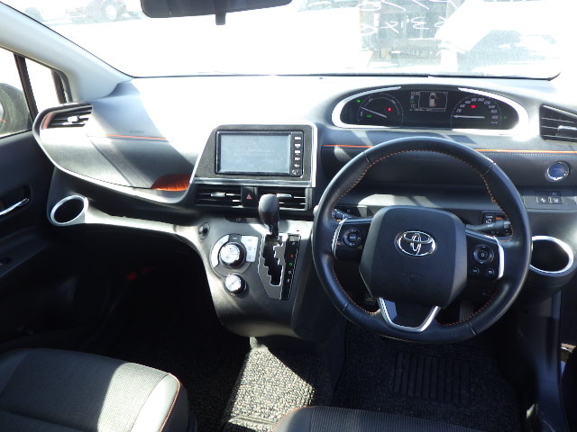 Image for 2017 Toyota Sienta 1.5 HYBRID AUTO 7 SEATER MPV