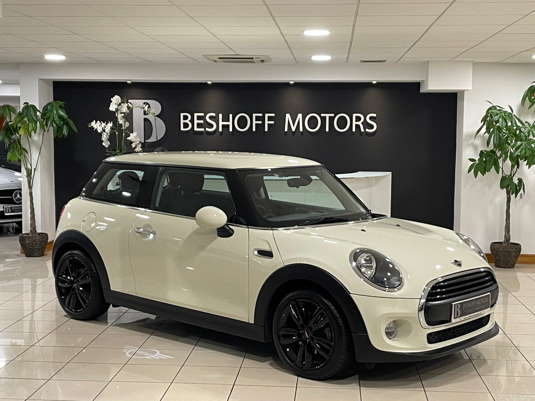 Image for 2020 Mini One 1.5 CLASSIC MANUAL=ONLY 12, 000 MILES//ORIGINAL IRISH CAR=201 D REG//FULL SERVICE HISTORY=ONLY €270 ANNUAL ROAD TAX//TAILORED FINANCE PACKAGES AVAILABLE=TRADE IN'S WELCOME