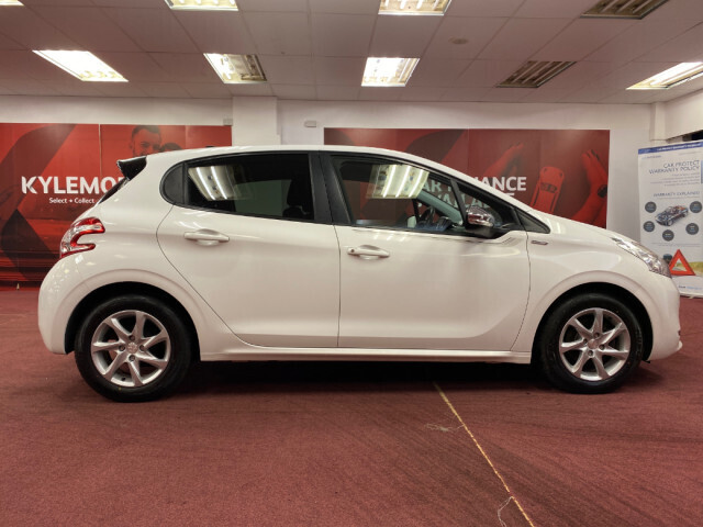 Image for 2015 Peugeot 208 1.2 AUTOMATIC ENVY EDITION - LOW MILEAGE