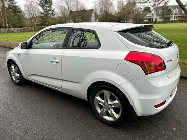 Image for 2012 Kia pro_ceed Sport Proceed 1.6 Diesel Air con, Bluetooth, cruise control, Centre armrest, climate control, privacy glass 