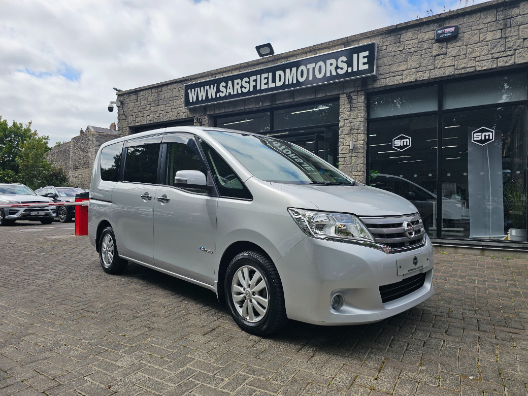 nissan serena hybrid 8 seater