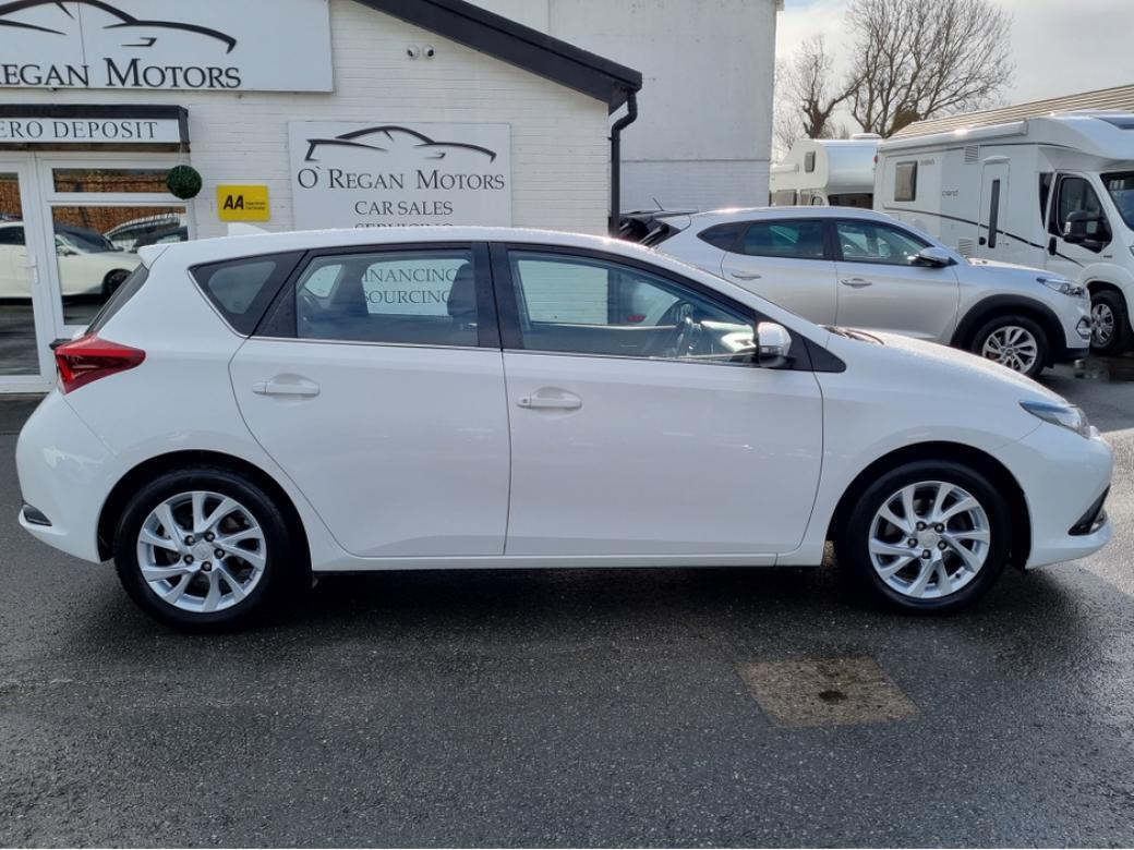 2016 Toyota Auris
