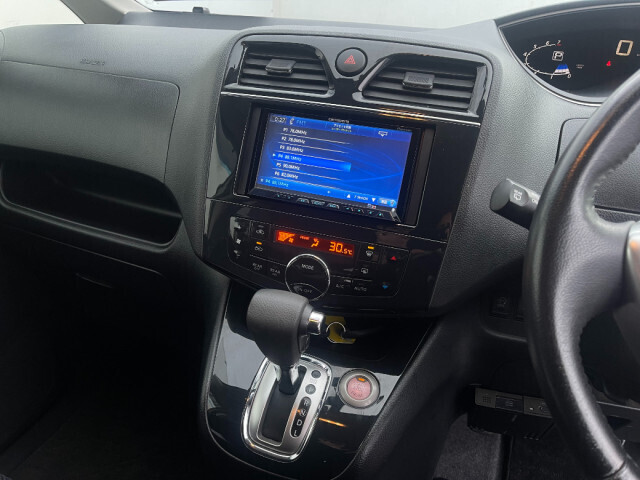 Image for 2013 Nissan Serena 2.0 HYBRID AUTOMATIC MODEL // 8 SEATER // REVERSE CAMERA // AIR CONDITIONING // FINANCE THIS CAR FROM ONLY €52 PER WEEK