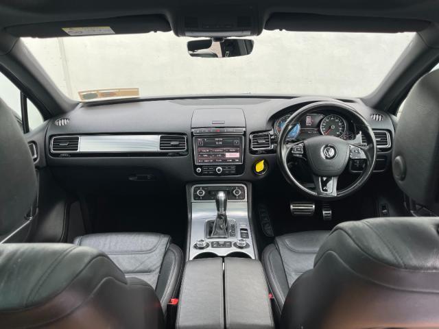 Image for 2016 Volkswagen Touareg 3.0 TDI R-LINE AUTOMATIC 262BHP COMMERCIAL MODEL // SERVICE HISTORY // FULL LEATHER // PANORAMIC ROOF // CALL IN ANYTIME TO VIEW