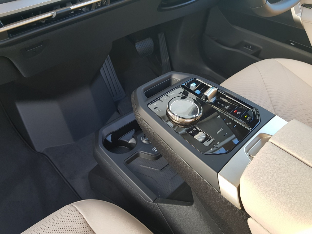 2023 BMW iX