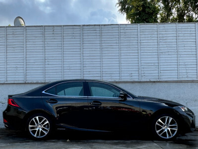 2019 Lexus IS 300h