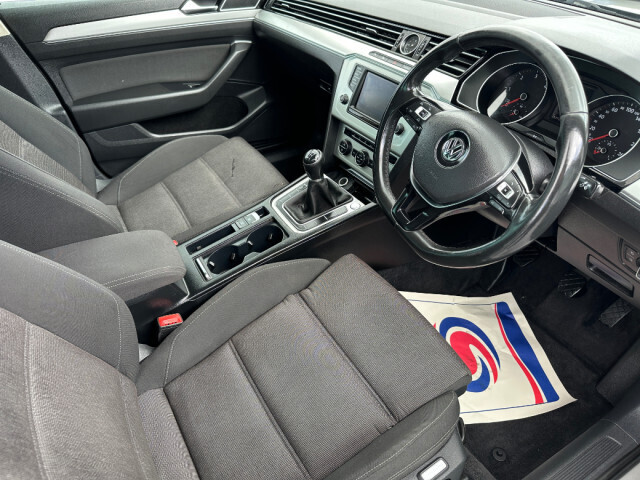 Image for 2016 Volkswagen Passat CL 1.6tdi M6F 120HP 4DR