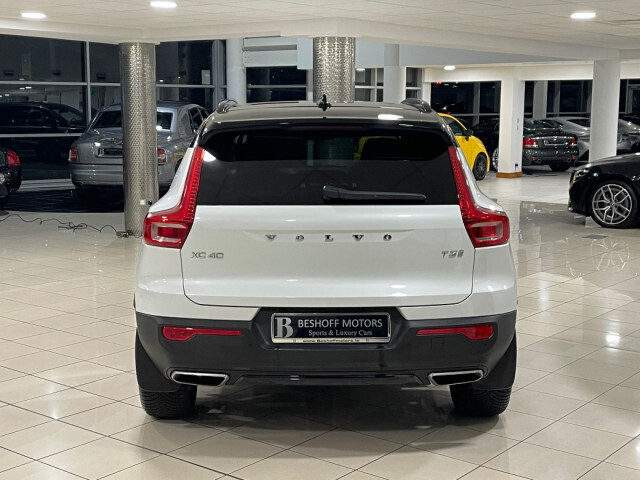 Image for 2020 Volvo XC40 T3 R-DESIGN PRO AUTO=LOW MILEAGE//HUGE SPEC=MEMORY SEATS//FULL VOLVO SERVICE HISTORY=201 D REG//TAILORED FINANCE PACKAGES AVAILABLE=TRADE IN'S WELCOME