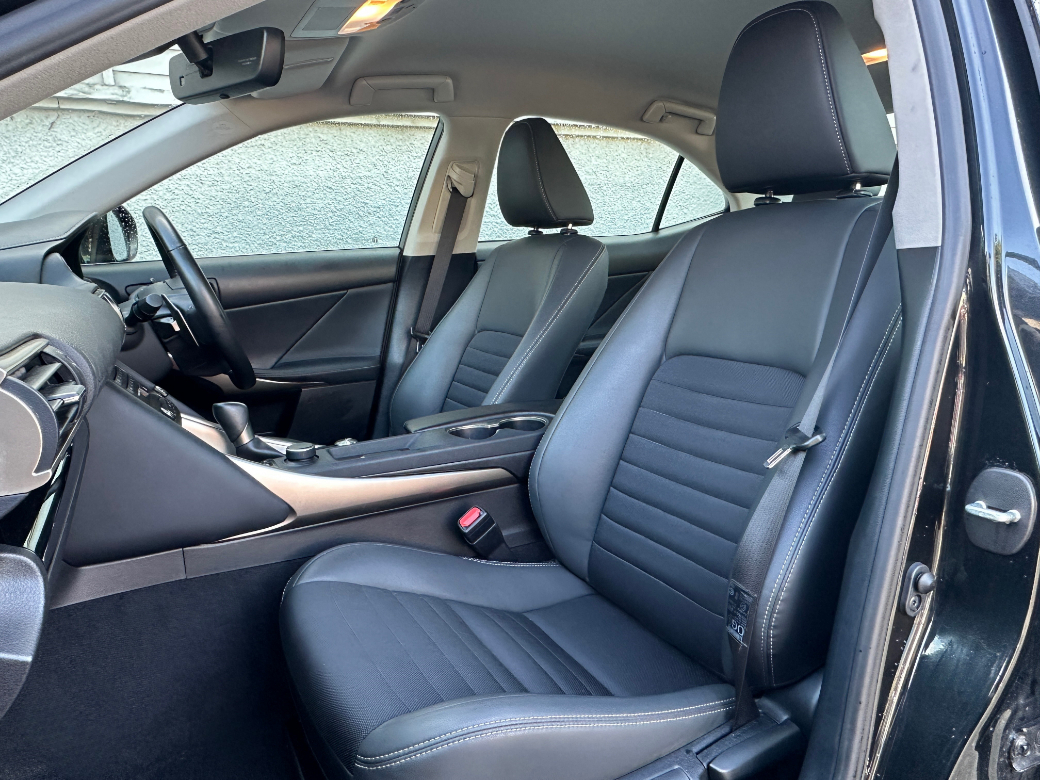 2019 Lexus IS 300h