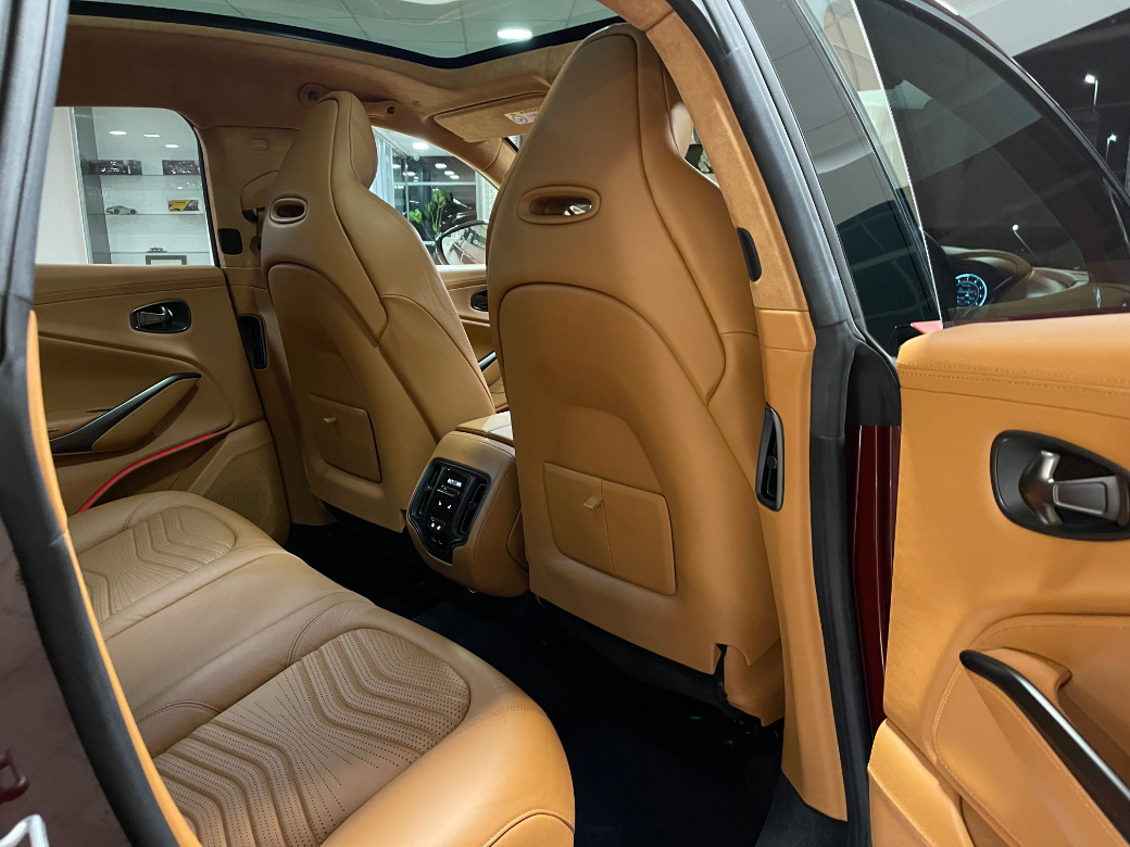 2021 Aston Martin DBX