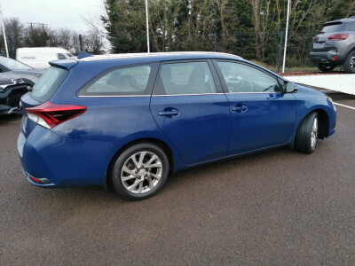 2016 Toyota Auris