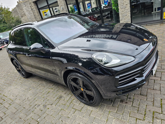 Image for 2022 Porsche Cayenne 3.0 E-HYBRID PLATINUM. ONLY 2000 MILES. SUNROOF. FINANCE ARRANGED. WWW. SARSFIELDMOTORS. IE