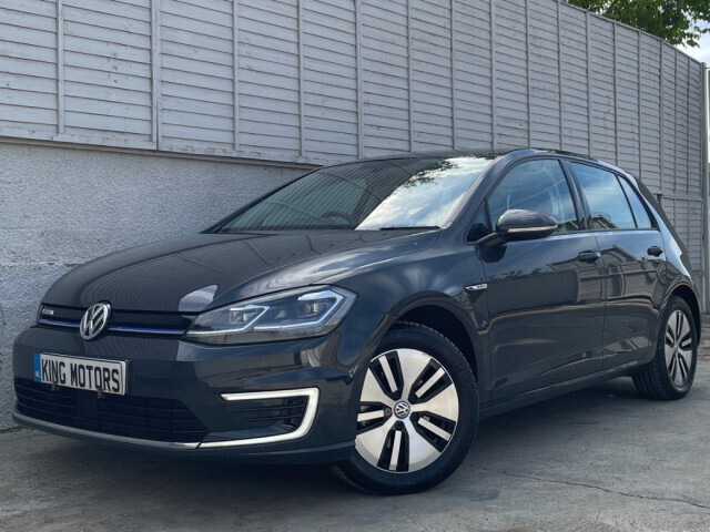 Image for 2020 Volkswagen Golf E Hatchback Electric Automatic / ONE OWNER / APPLE CARPLAY AND ANDROID /PARK SENSORS / CLIMATE CONTROL /*FINANCE PACKAGES AVAILABLE*